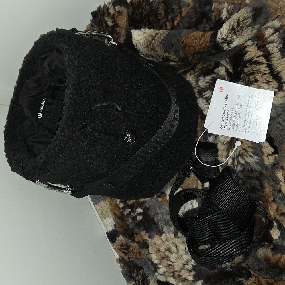 Lululemon bucket bag black sherpa Winter Fluffy